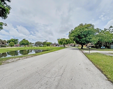 378 Nw 2nd Way - Photo Thumbnail 10