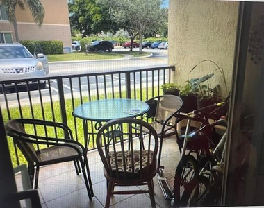 201 Villa Circle - Photo Thumbnail 7