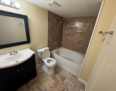 201 Villa Circle - Photo Thumbnail 20