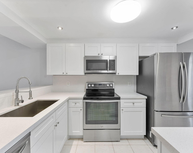 20 Royal Palm Way - Photo Thumbnail 6
