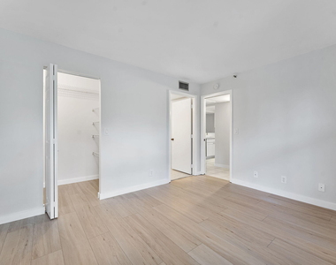20 Royal Palm Way - Photo Thumbnail 20