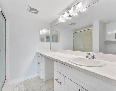 20 Royal Palm Way - Photo Thumbnail 15