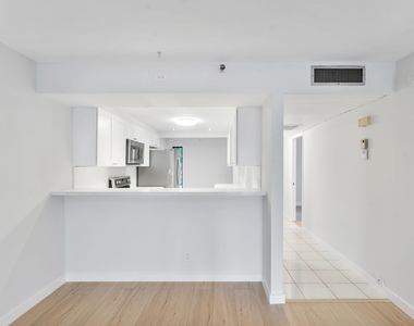 20 Royal Palm Way - Photo Thumbnail 10