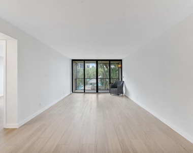 20 Royal Palm Way - Photo Thumbnail 8