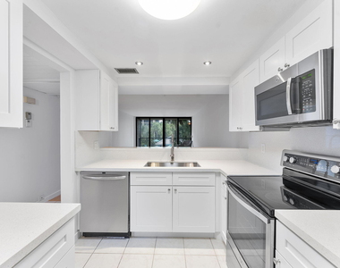 20 Royal Palm Way - Photo Thumbnail 5