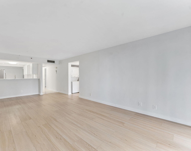 20 Royal Palm Way - Photo Thumbnail 9