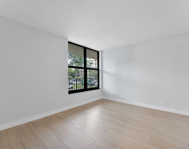 20 Royal Palm Way - Photo Thumbnail 19