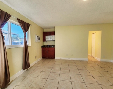 4471 Sw 54th Court - Photo Thumbnail 3