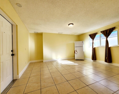 4471 Sw 54th Court - Photo Thumbnail 4