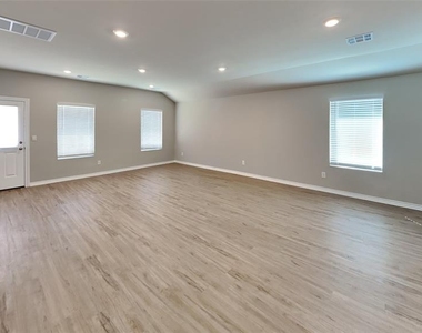 2932 Firefly Drive - Photo Thumbnail 1