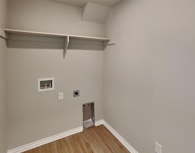 2932 Firefly Drive - Photo Thumbnail 14