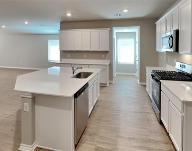 2932 Firefly Drive - Photo Thumbnail 5