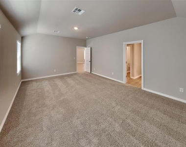 2932 Firefly Drive - Photo Thumbnail 7