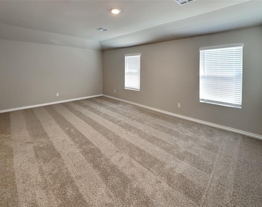 2932 Firefly Drive - Photo Thumbnail 6
