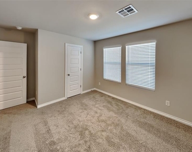 2932 Firefly Drive - Photo Thumbnail 10