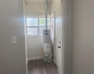 1726 Nw 38th Street - Photo Thumbnail 9
