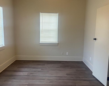 1726 Nw 38th Street - Photo Thumbnail 11