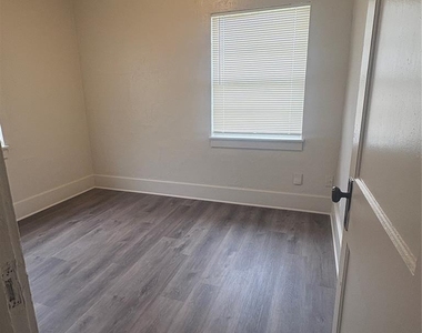 1726 Nw 38th Street - Photo Thumbnail 17
