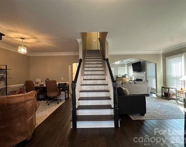 819 Stargard Court - Photo Thumbnail 2