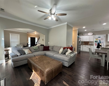 819 Stargard Court - Photo Thumbnail 14