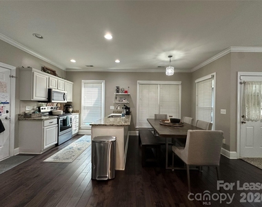 819 Stargard Court - Photo Thumbnail 8