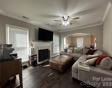 819 Stargard Court - Photo Thumbnail 13