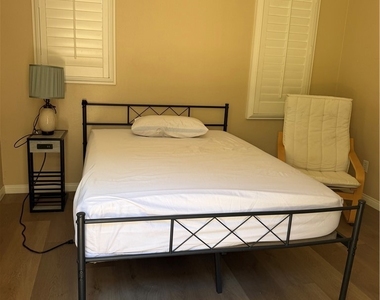 12609 Dupont - Photo Thumbnail 2