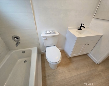 1216 N Formosa - Photo Thumbnail 6