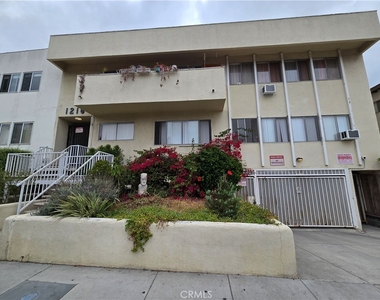 1216 N Formosa - Photo Thumbnail 11