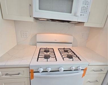 1216 N Formosa - Photo Thumbnail 4