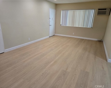 1216 N Formosa - Photo Thumbnail 2