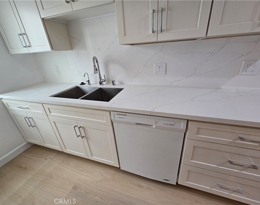 1216 N Formosa - Photo Thumbnail 12