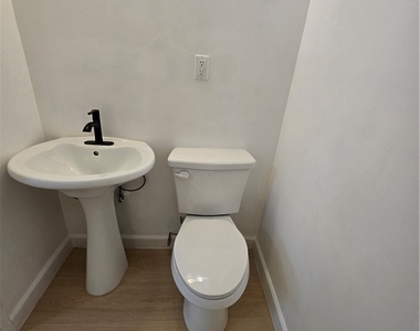 1216 N Formosa - Photo Thumbnail 9