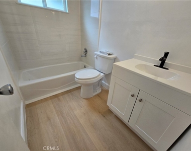 1216 N Formosa - Photo Thumbnail 10