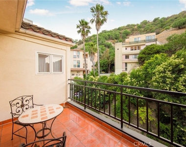 3546 Dixie Canyon - Photo Thumbnail 8