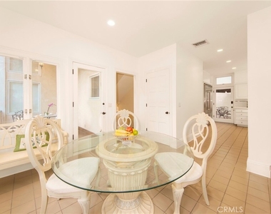 3546 Dixie Canyon - Photo Thumbnail 4