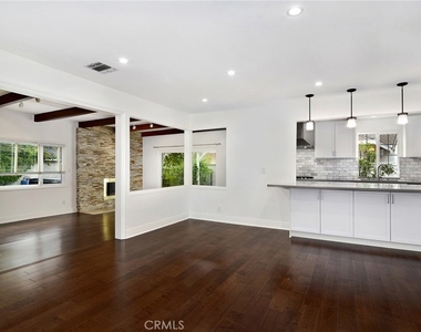 5352 Geyser Avenue - Photo Thumbnail 2