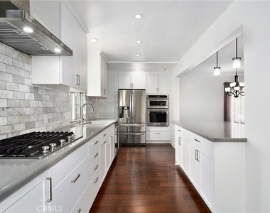 5352 Geyser Avenue - Photo Thumbnail 5