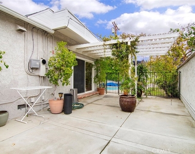 5352 Geyser Avenue - Photo Thumbnail 15