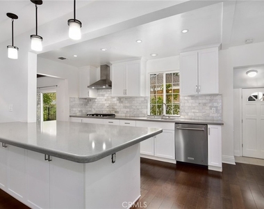 5352 Geyser Avenue - Photo Thumbnail 6