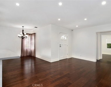 5352 Geyser Avenue - Photo Thumbnail 9