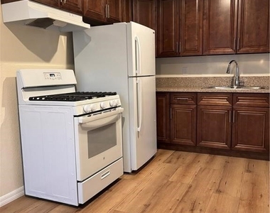 11725 Brussels Avenue - Photo Thumbnail 3
