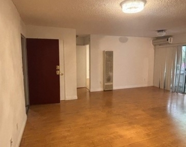18530 Hatteras Street - Photo Thumbnail 2