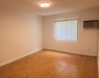 18530 Hatteras Street - Photo Thumbnail 3