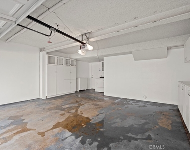 18411 Hatteras Street - Photo Thumbnail 31