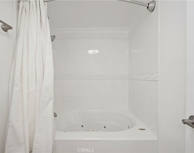 18411 Hatteras Street - Photo Thumbnail 21