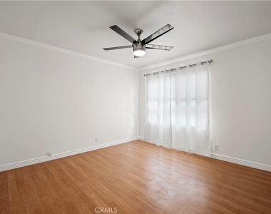 18411 Hatteras Street - Photo Thumbnail 19