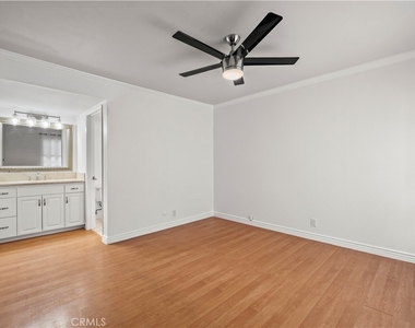 18411 Hatteras Street - Photo Thumbnail 23