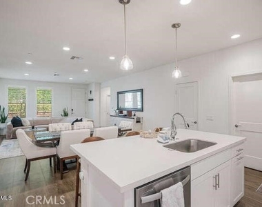 110 Red Brick - Photo Thumbnail 11