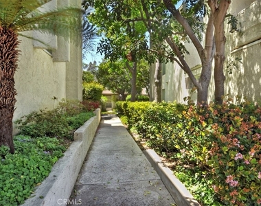 11856 Moorpark Street - Photo Thumbnail 37